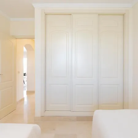 Apartment Geweldig Met Uitzicht Dicht Bij Zee. Estepona